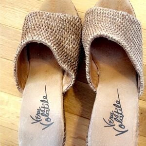 Very Volatile Women's Tan Woven Sandals